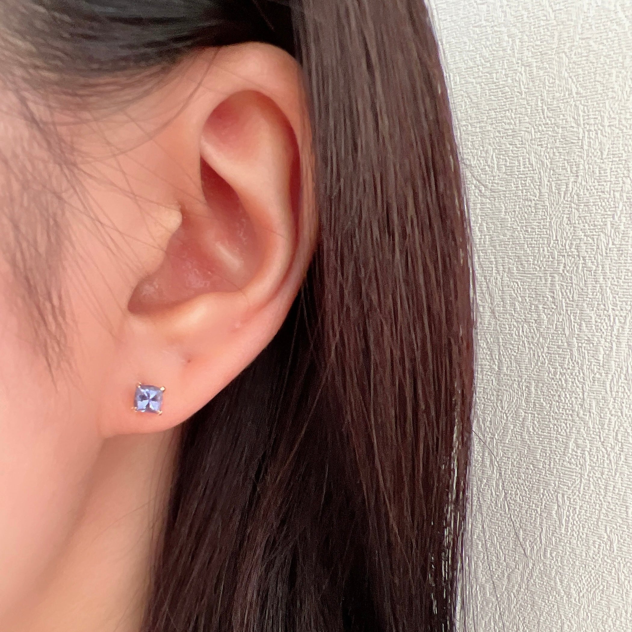 K18タンザナイトクッションピアス