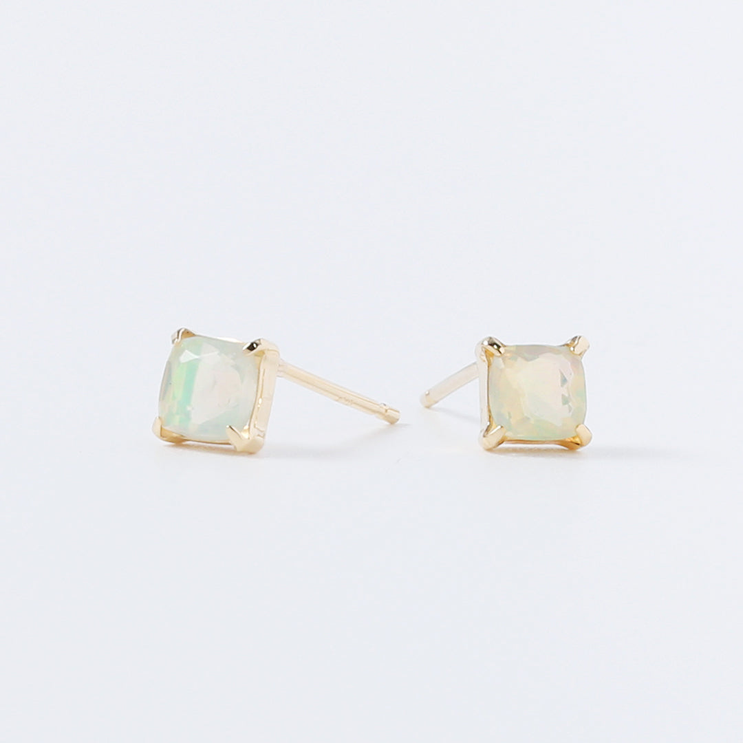 K18オパールクッションピアス