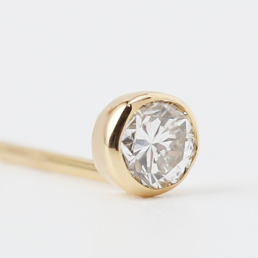 K18伏せ込みダイヤモンドピアス