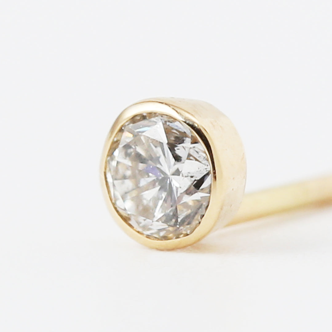 K18伏せ込みダイヤモンドピアス