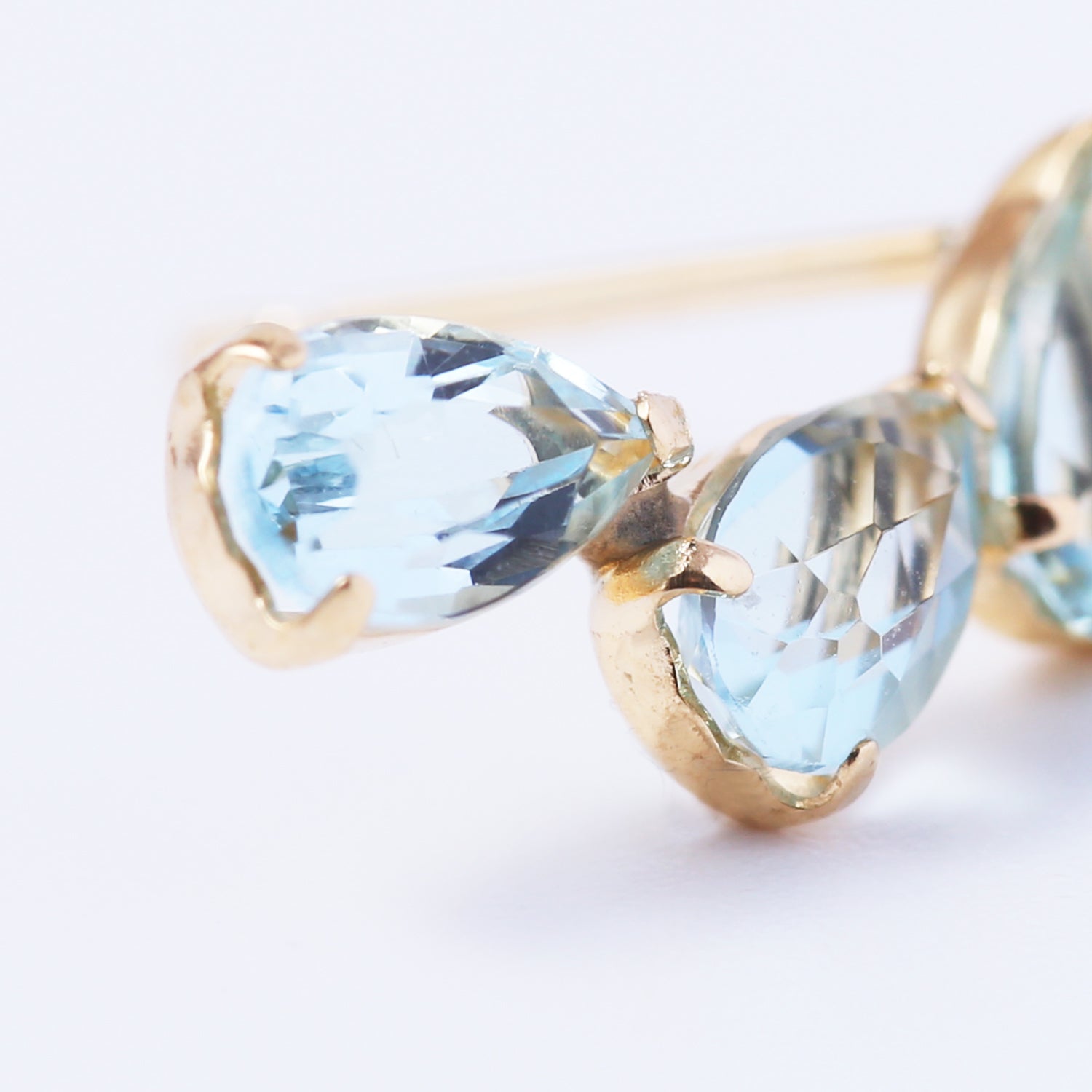 K18アクアマリンツユ3粒ピアス