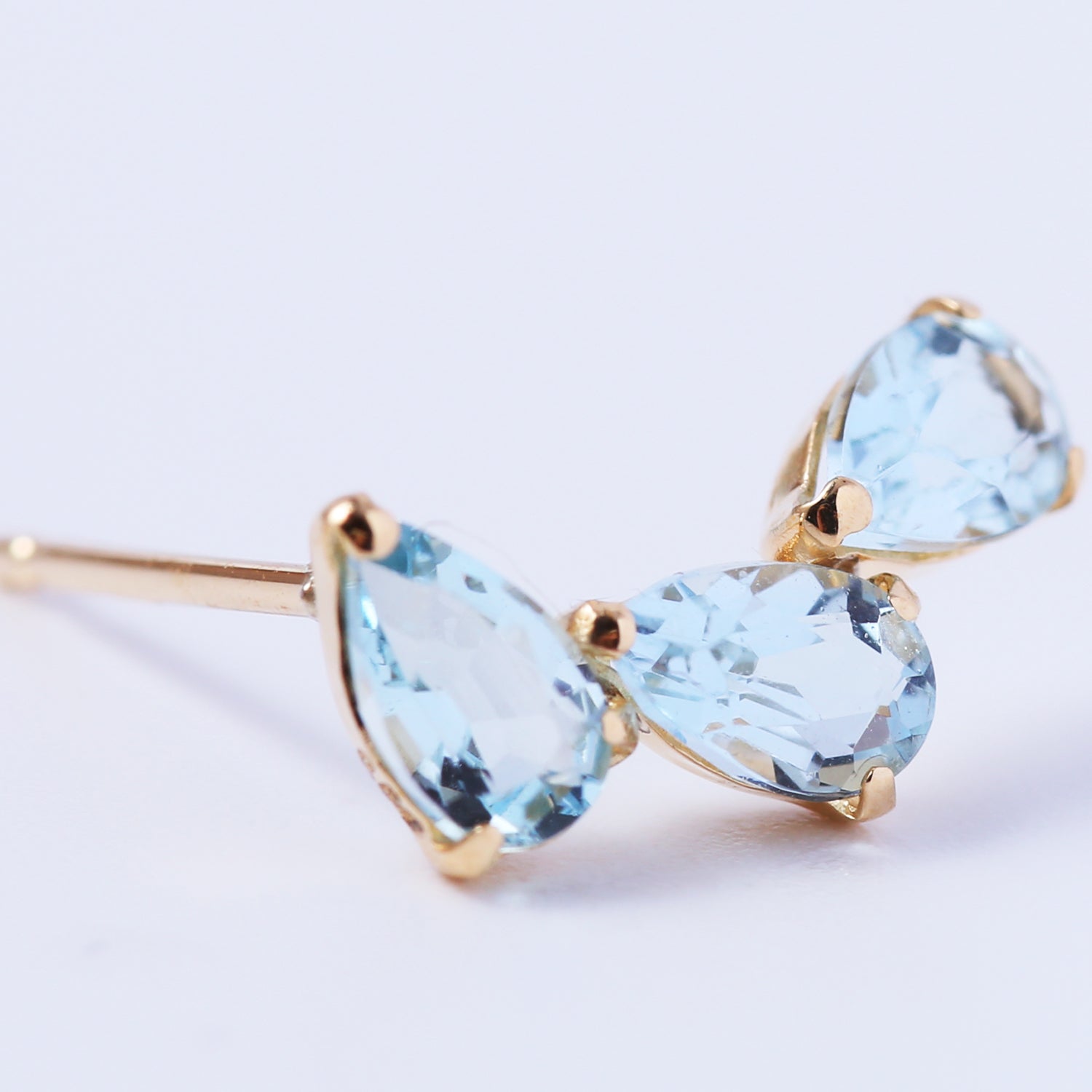 K18アクアマリンツユ3粒ピアス