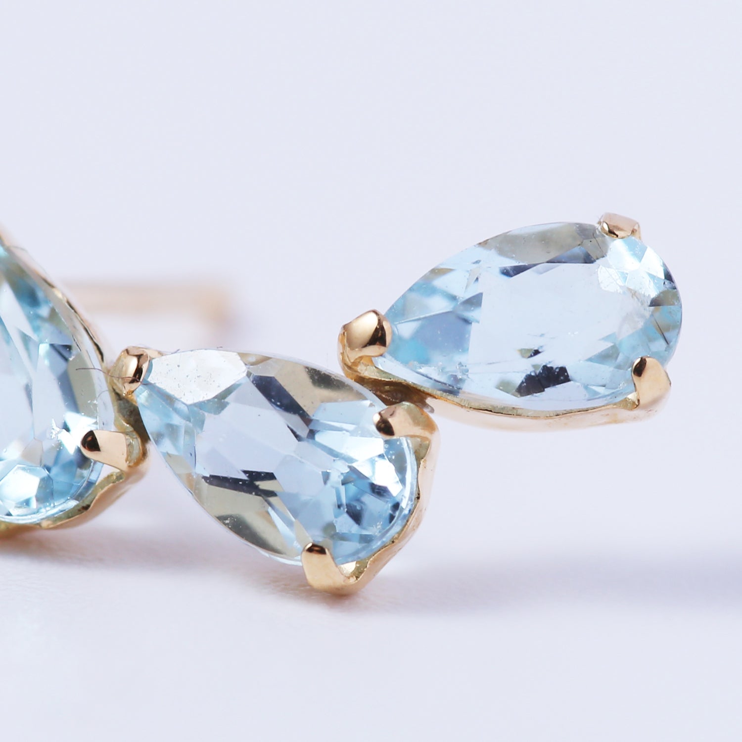 K18アクアマリンツユ3粒ピアス