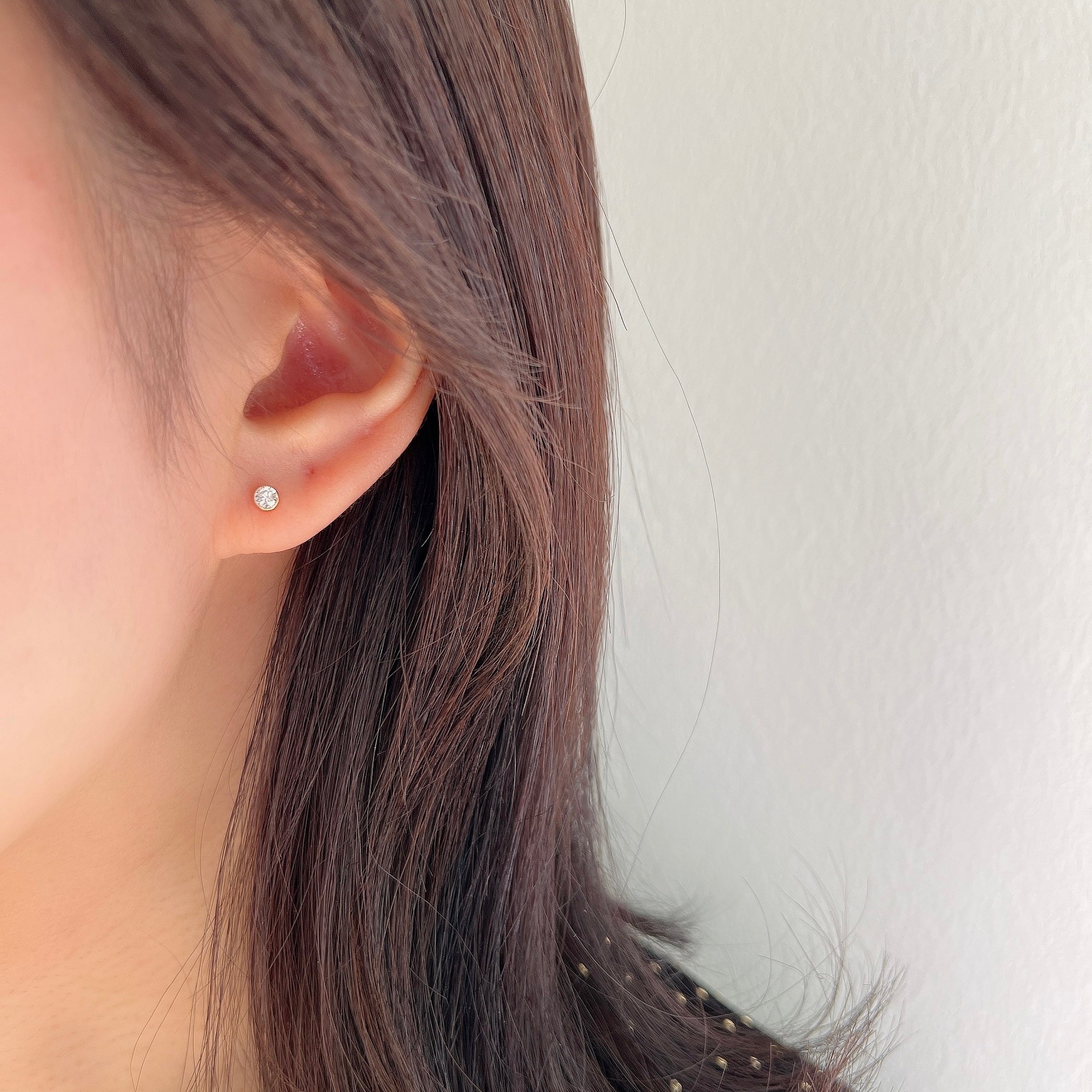 K18伏せ込みダイヤモンドピアス