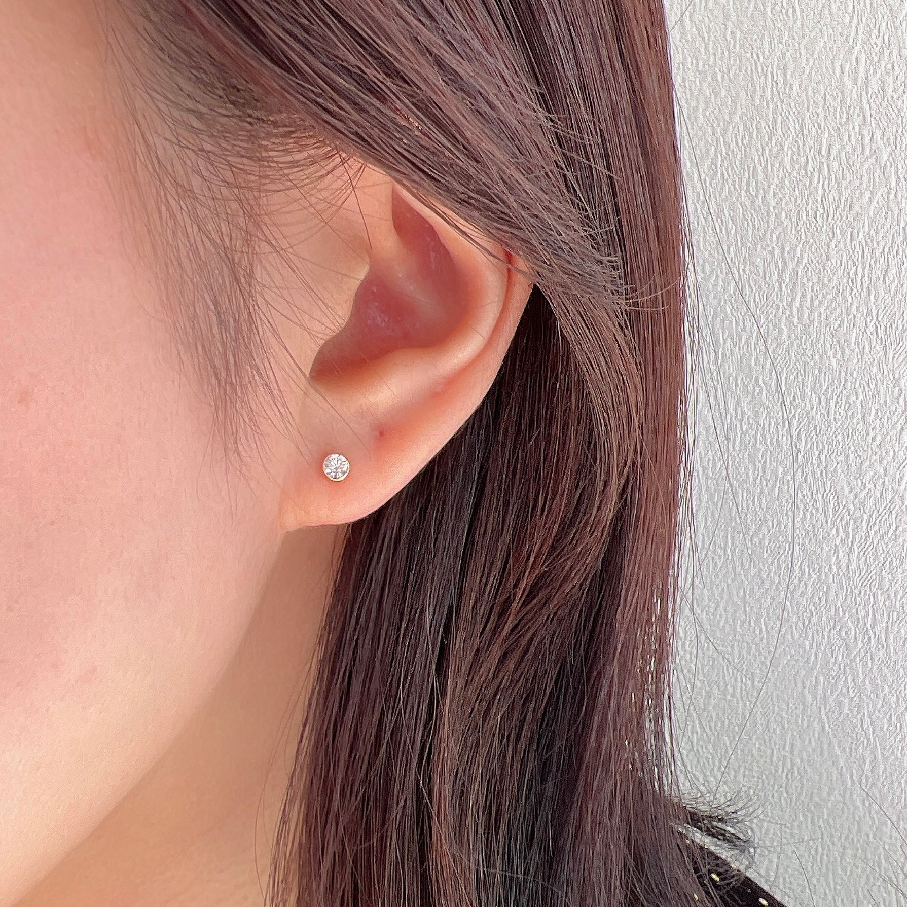 K18伏せ込みダイヤモンドピアス