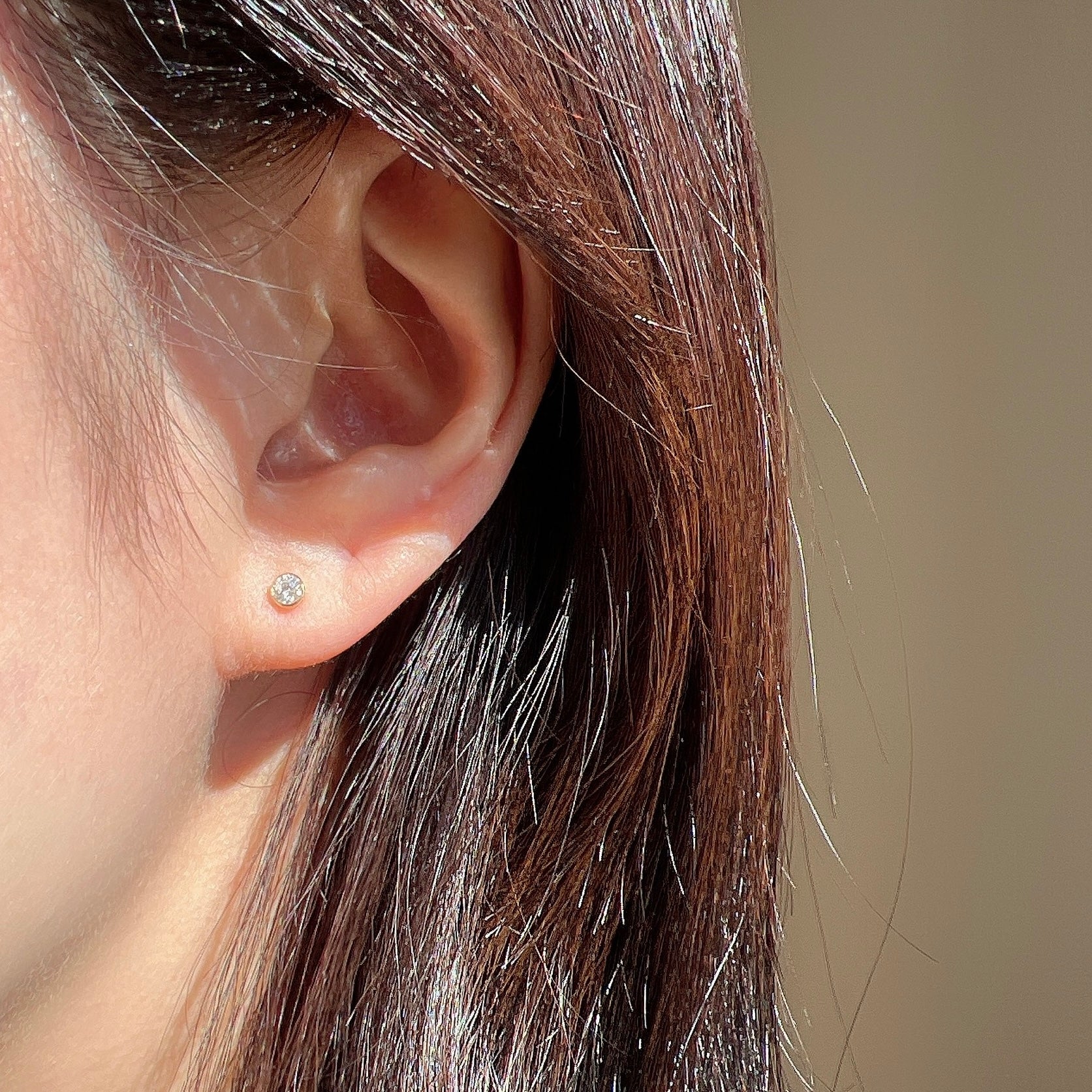 K18伏せ込みダイヤモンドピアス