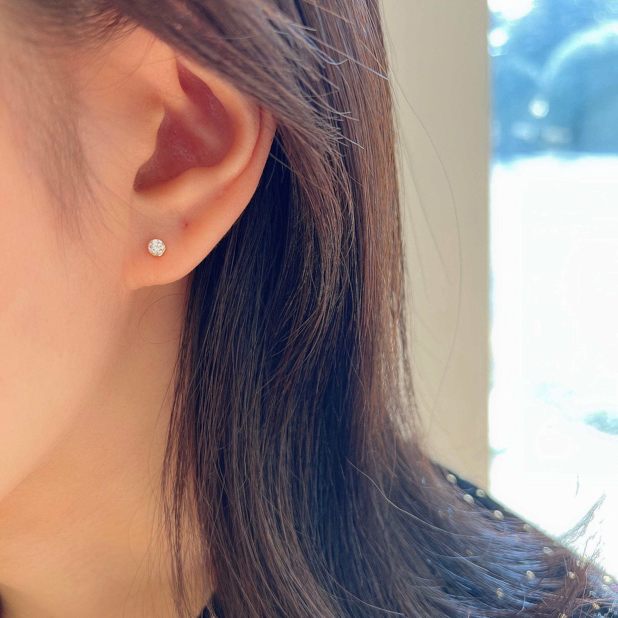 K18伏せ込みダイヤモンドピアス