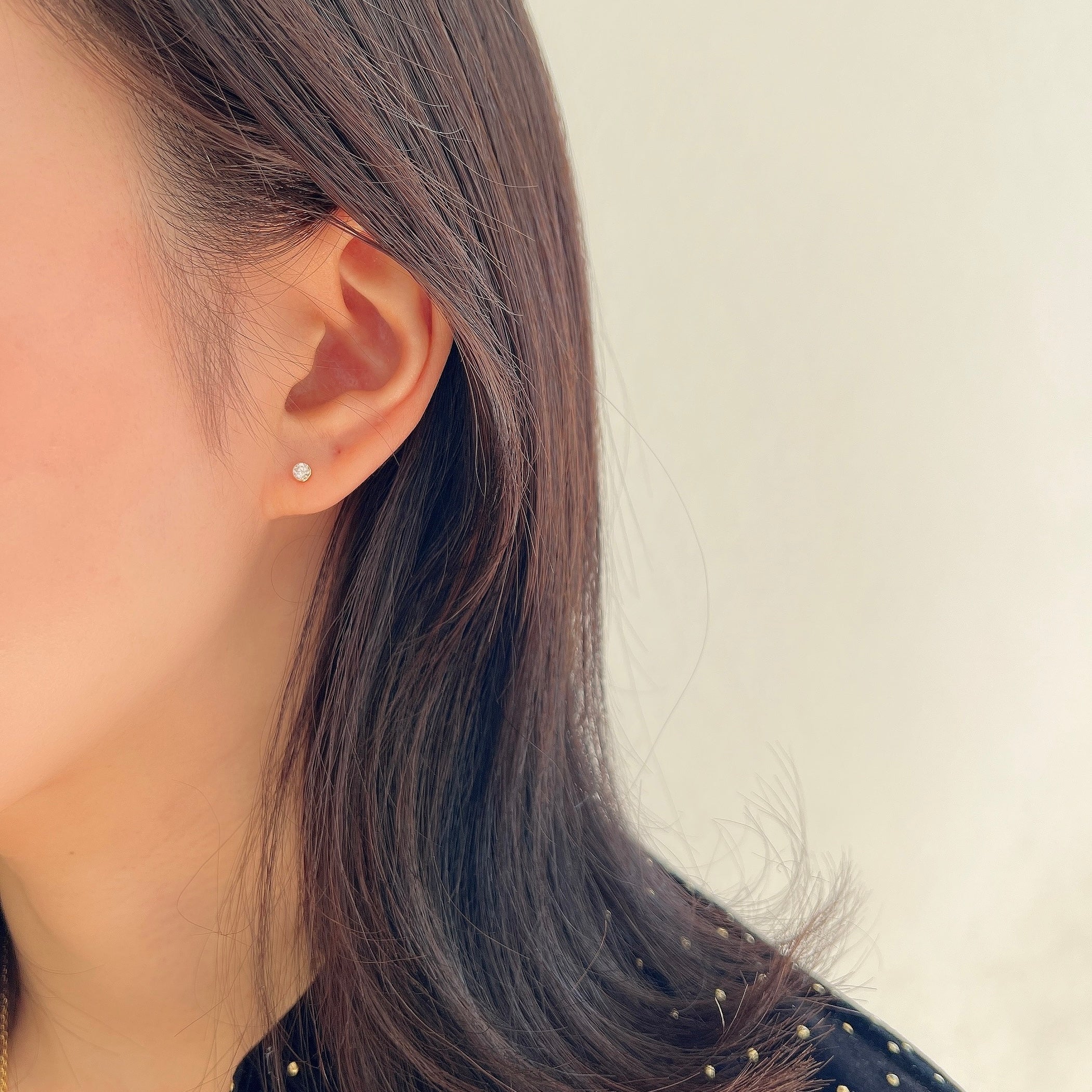 K18伏せ込みダイヤモンドピアス