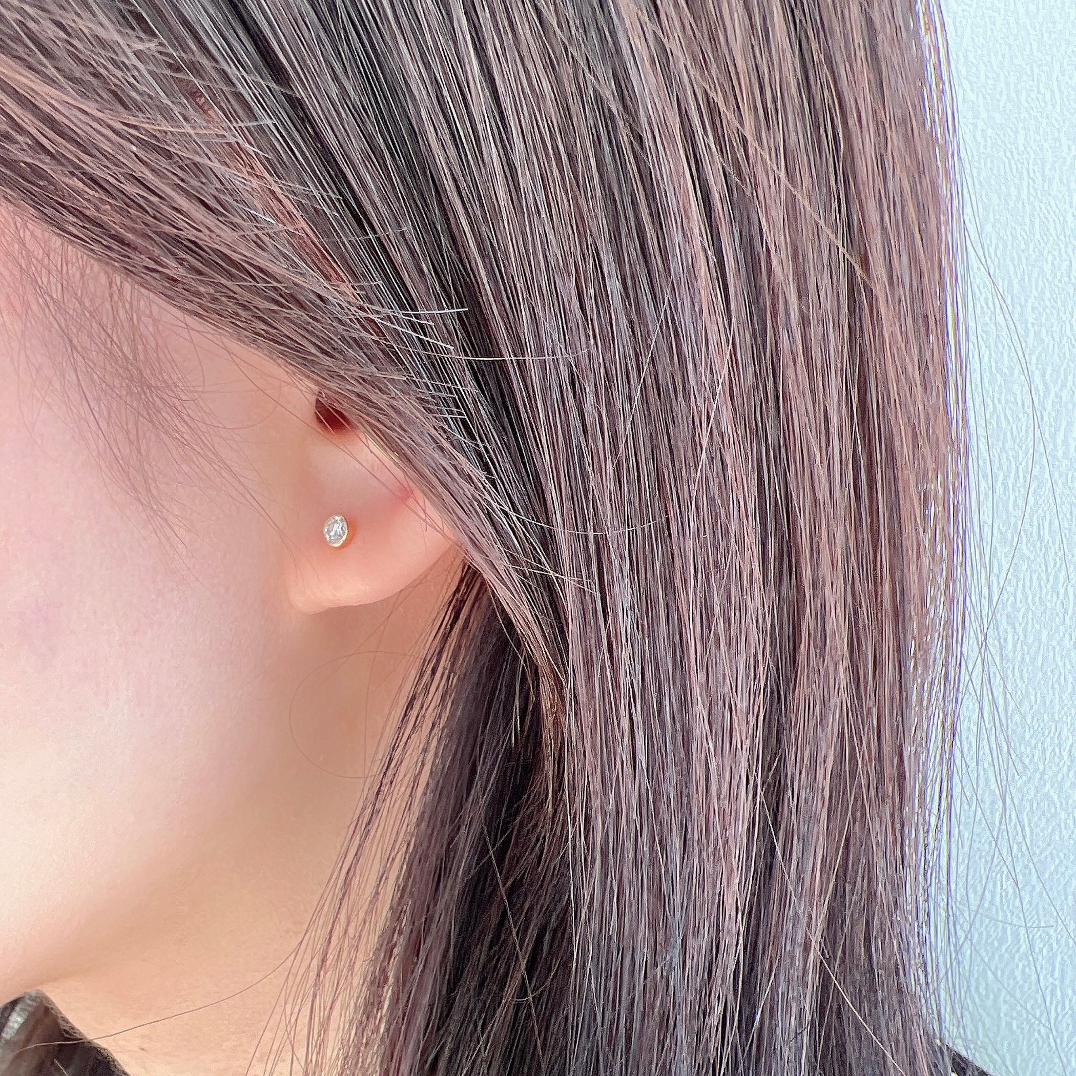 K18伏せ込みダイヤモンドピアス