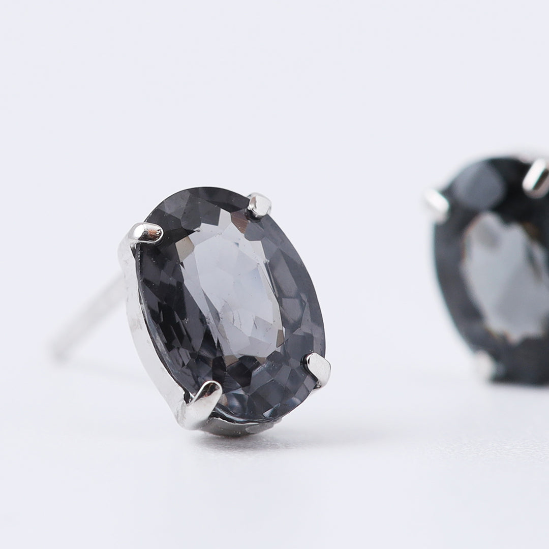 Pt900メタルグレースピネルピアス(濃)