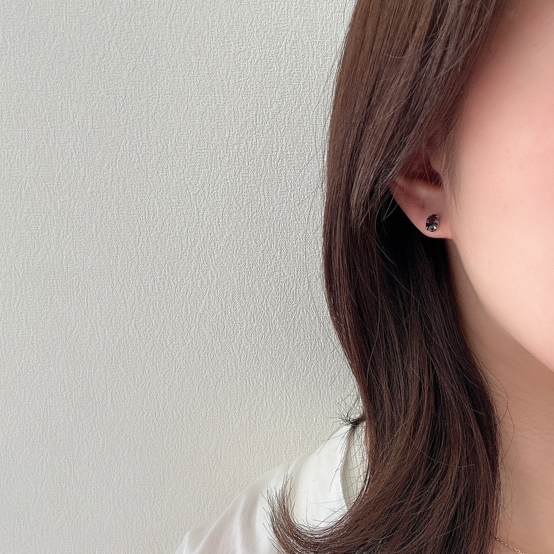 Pt900メタルグレースピネルピアス(濃)