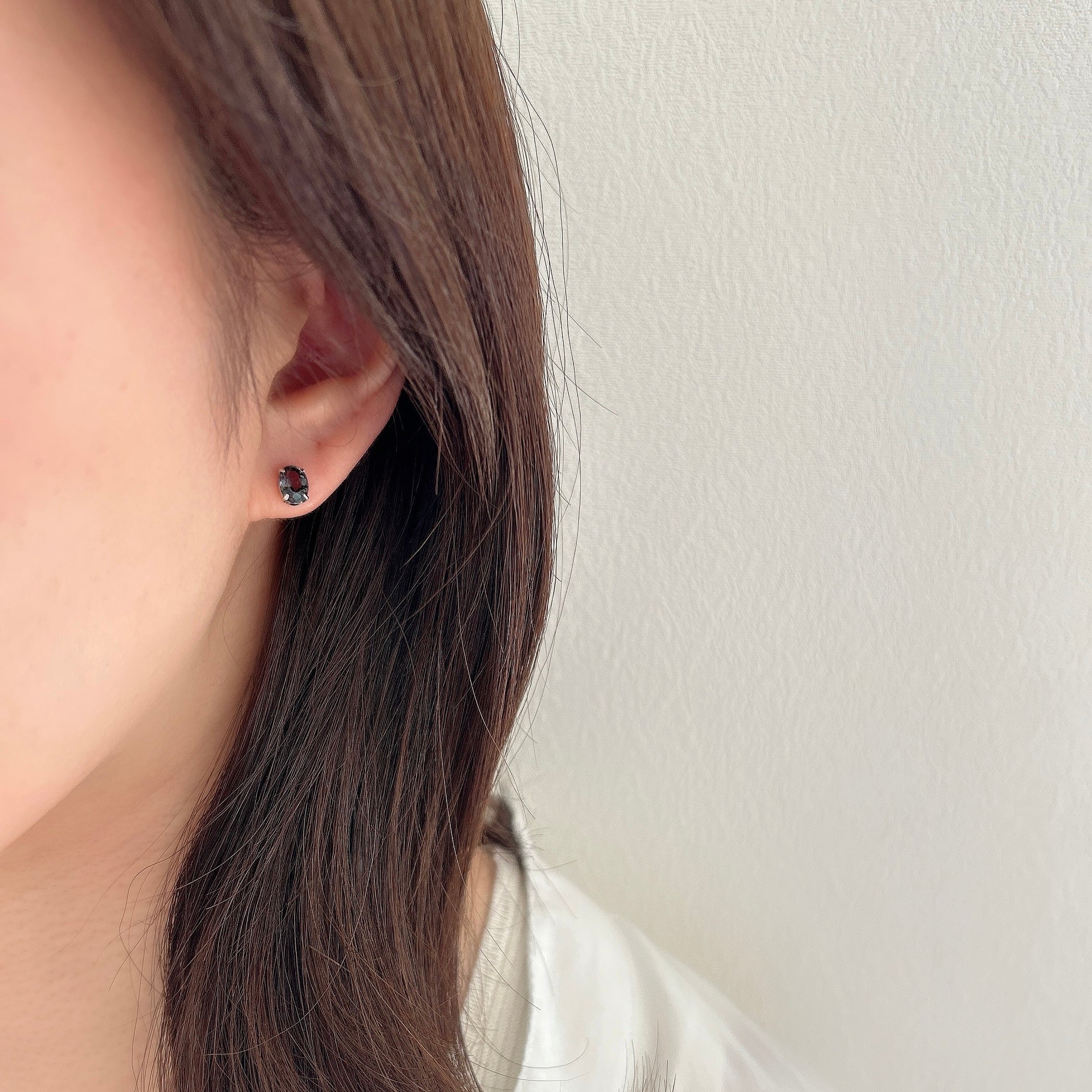 Pt900メタルグレースピネルピアス(濃)