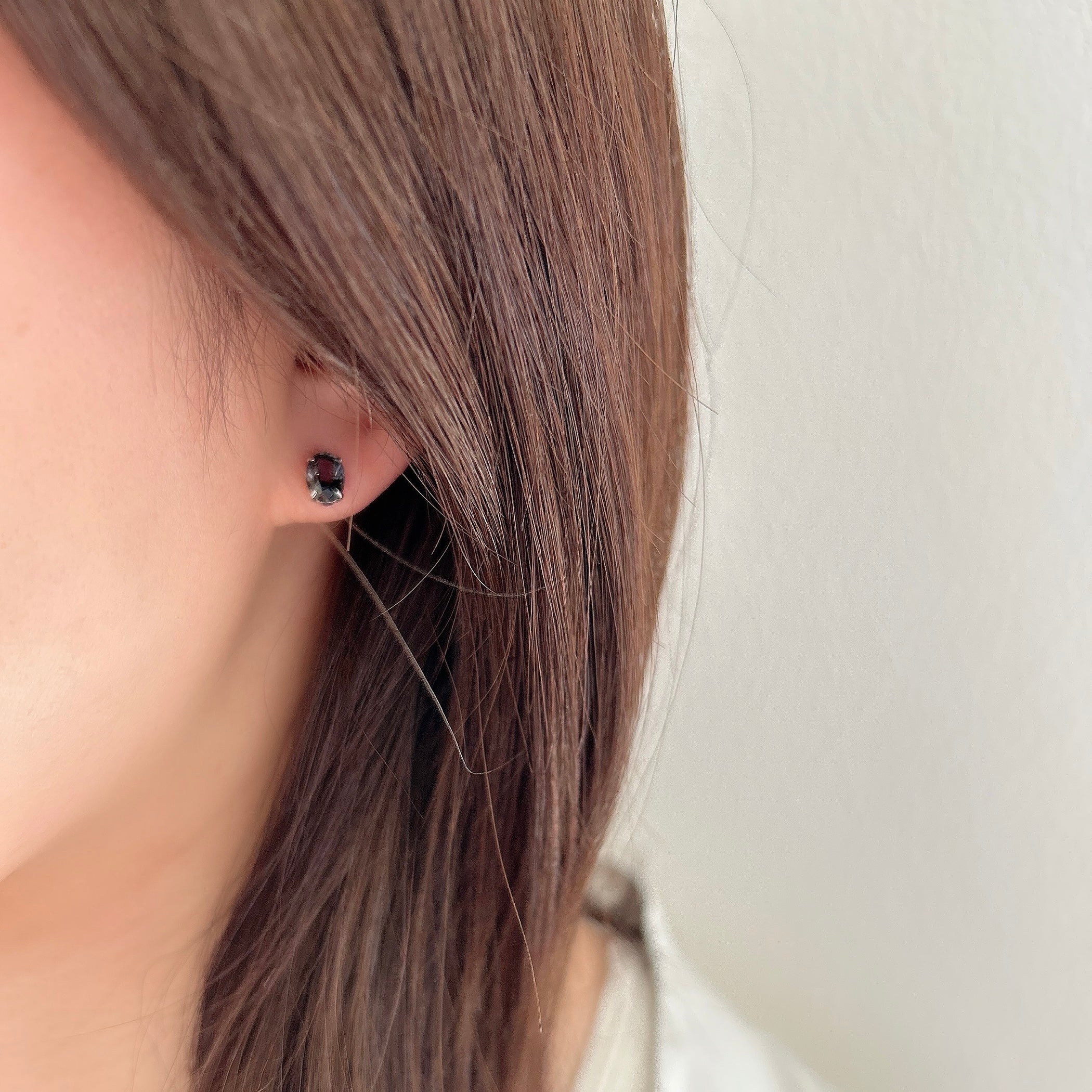 Pt900メタルグレースピネルピアス(濃)