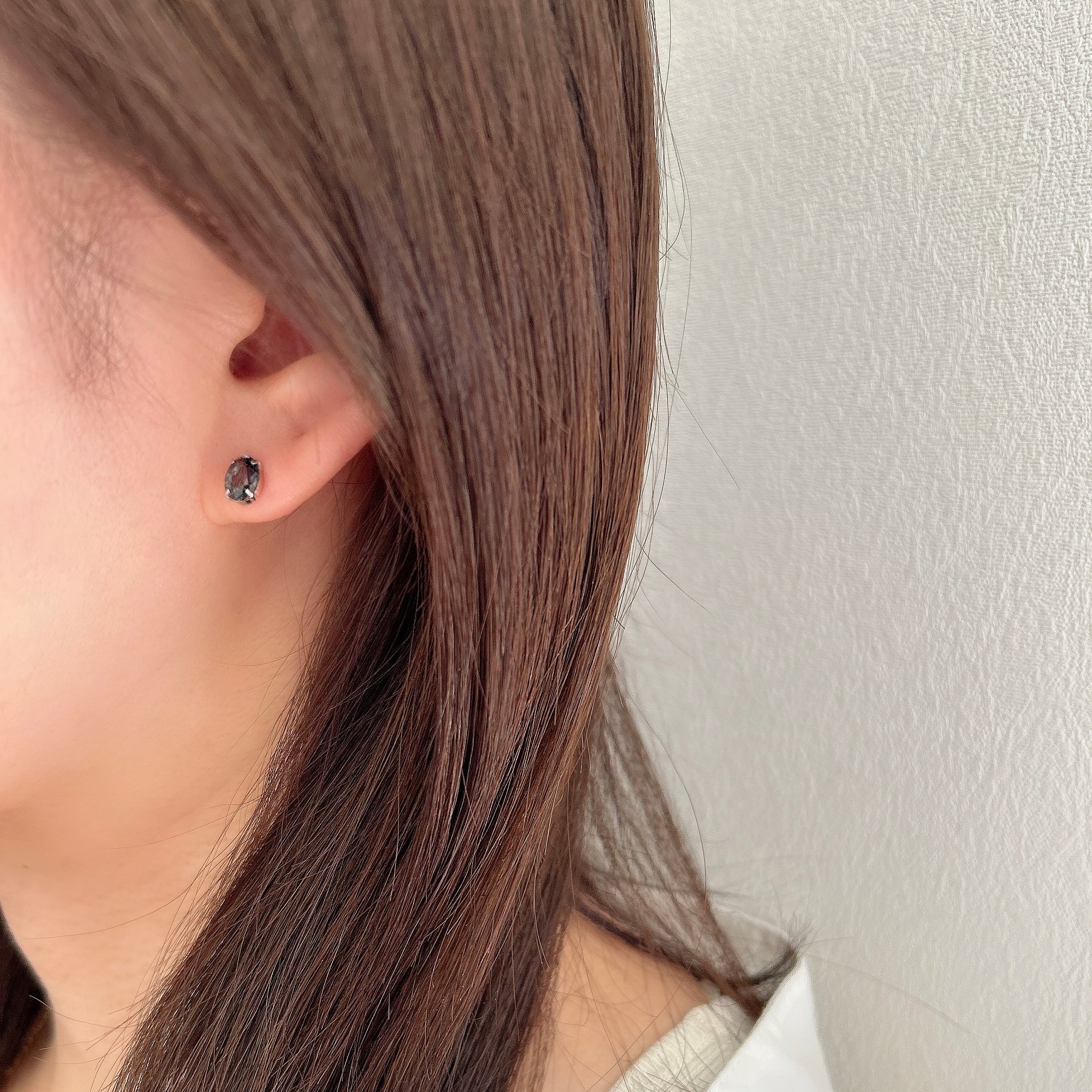 Pt900メタルグレースピネルピアス(濃)