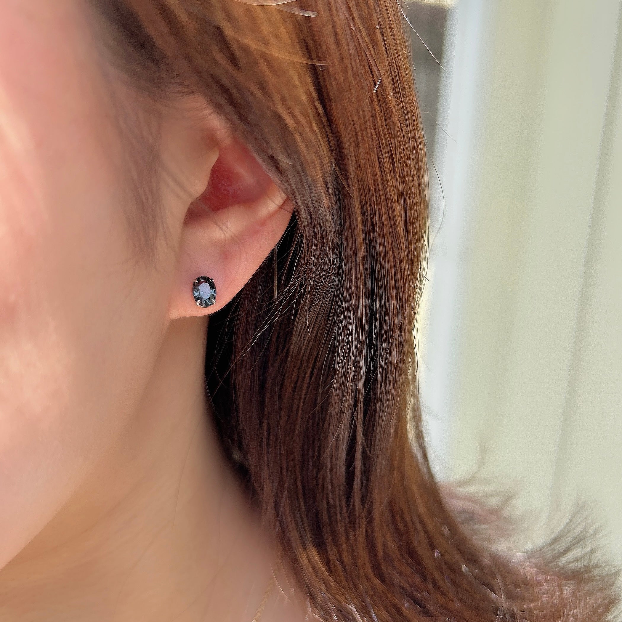 Pt900メタルグレースピネルピアス(濃)