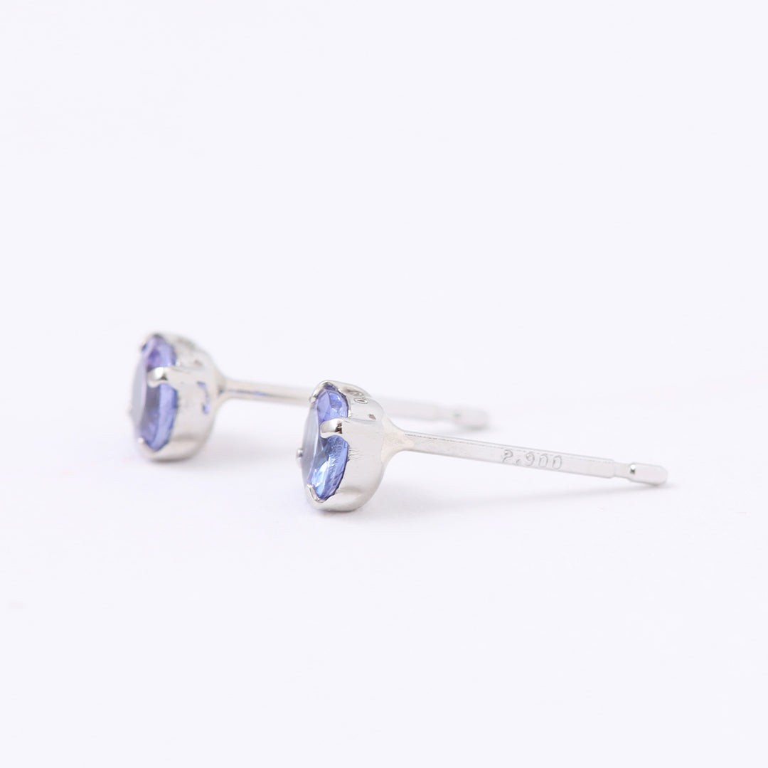 Pt900タンザナイトピアス4㎜