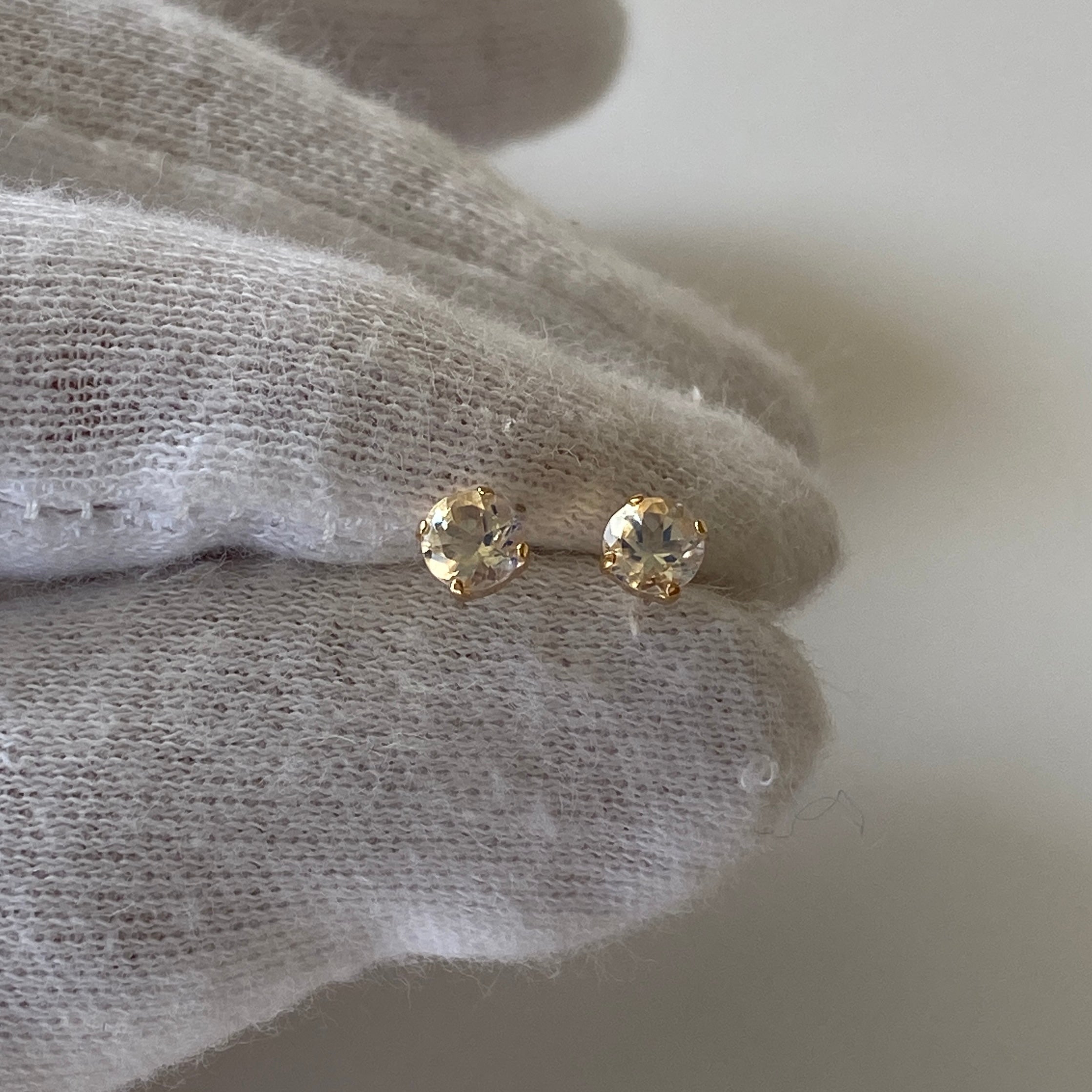 K18ロイヤルブルームーンストーンピアス