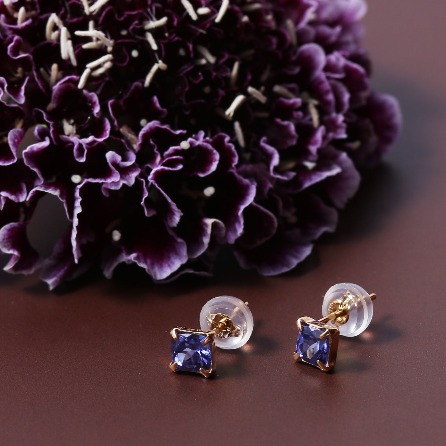 K18タンザナイトクッションピアス
