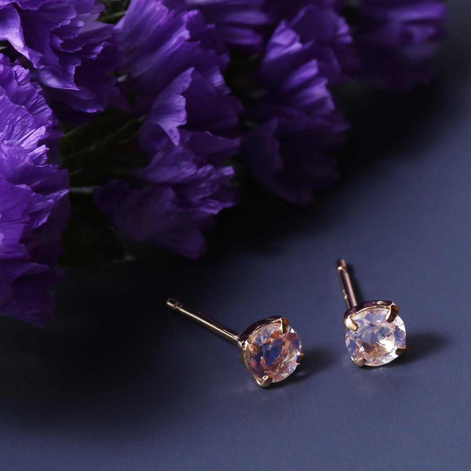 K18ロイヤルブルームーンストーンピアス