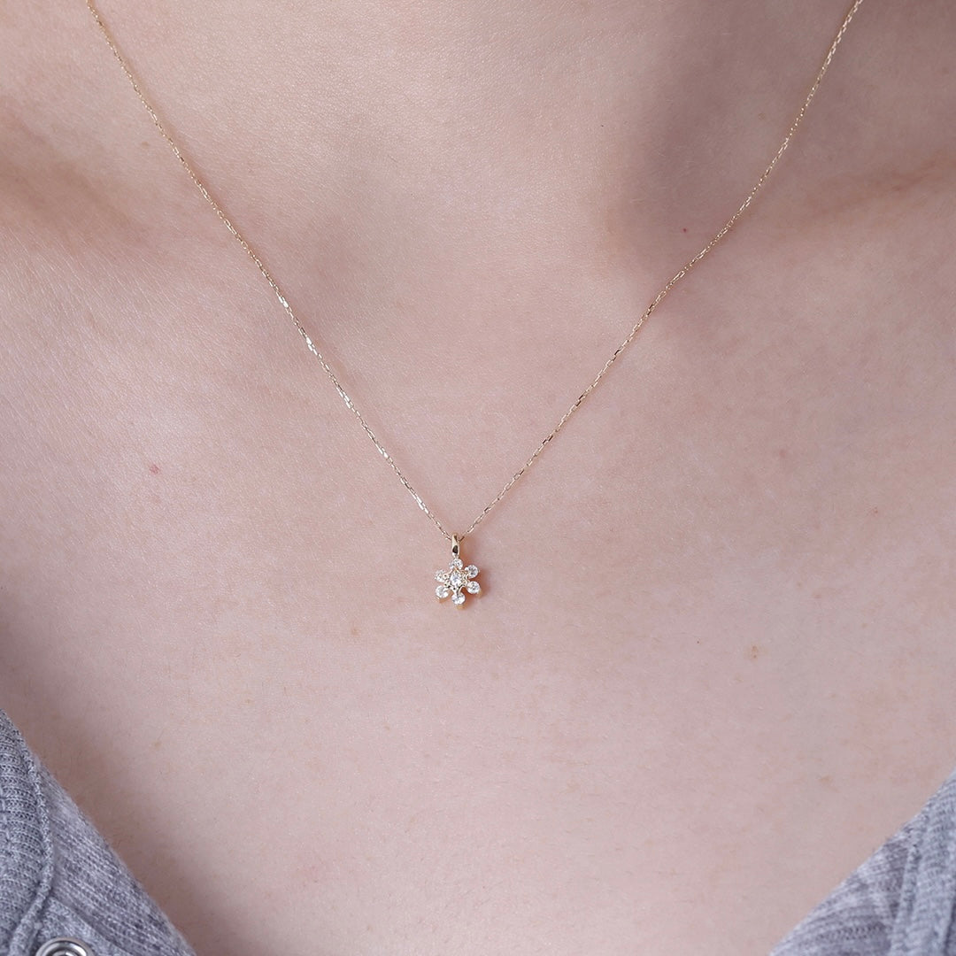 <クリスマス限定>【受注生産品】K18 フラワーダイヤモンドネックレスミニ