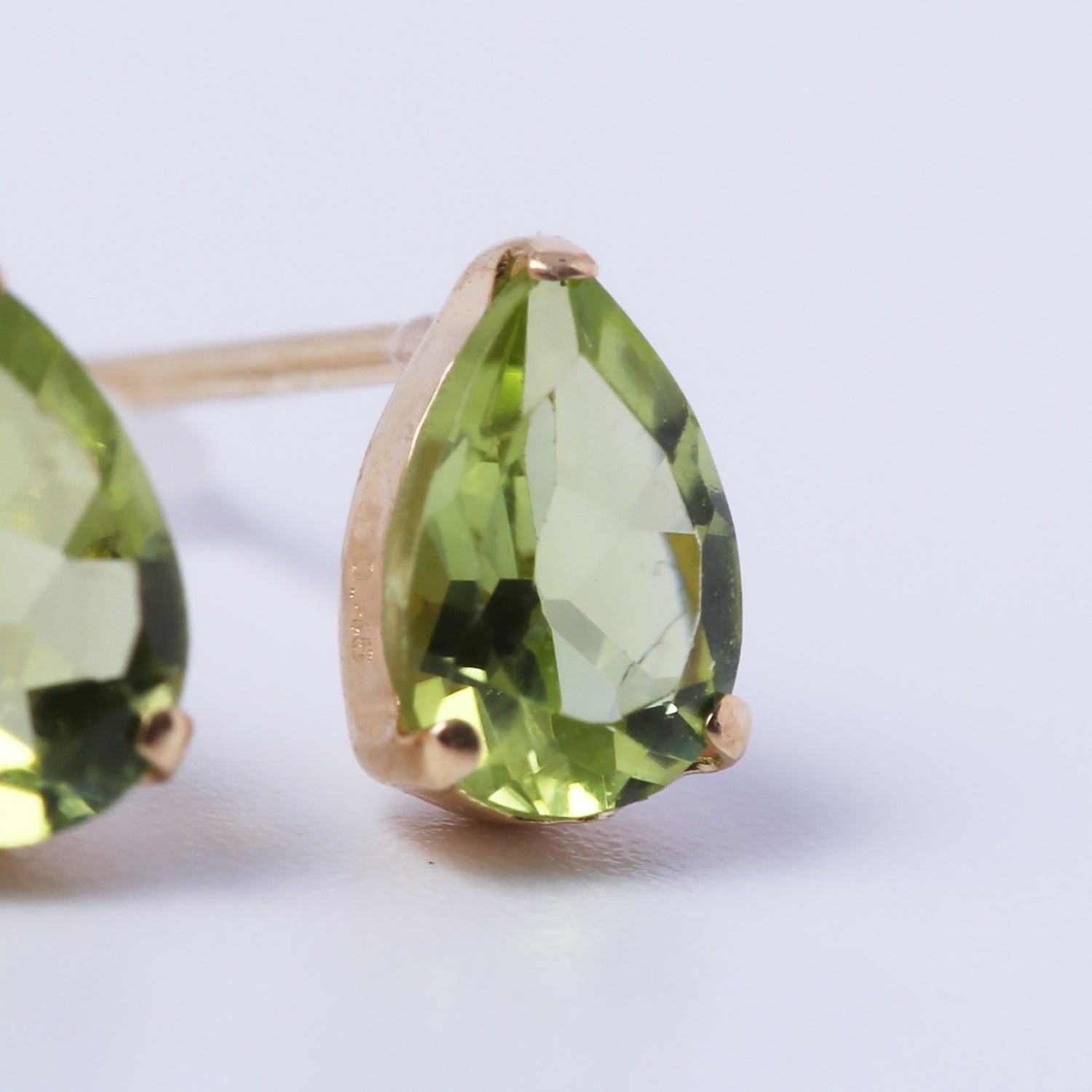 K18ペリドットピアス