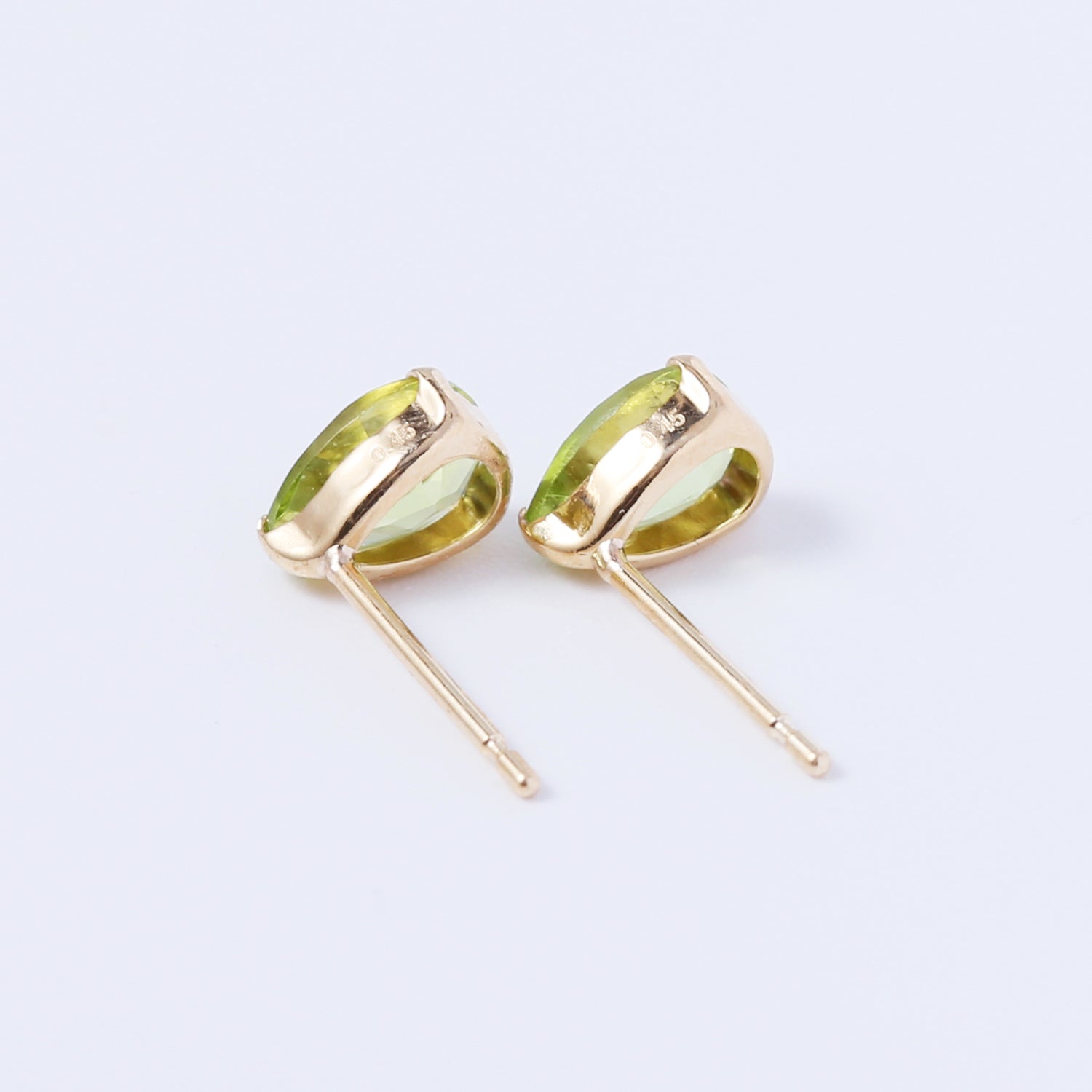 K18ペリドットピアス