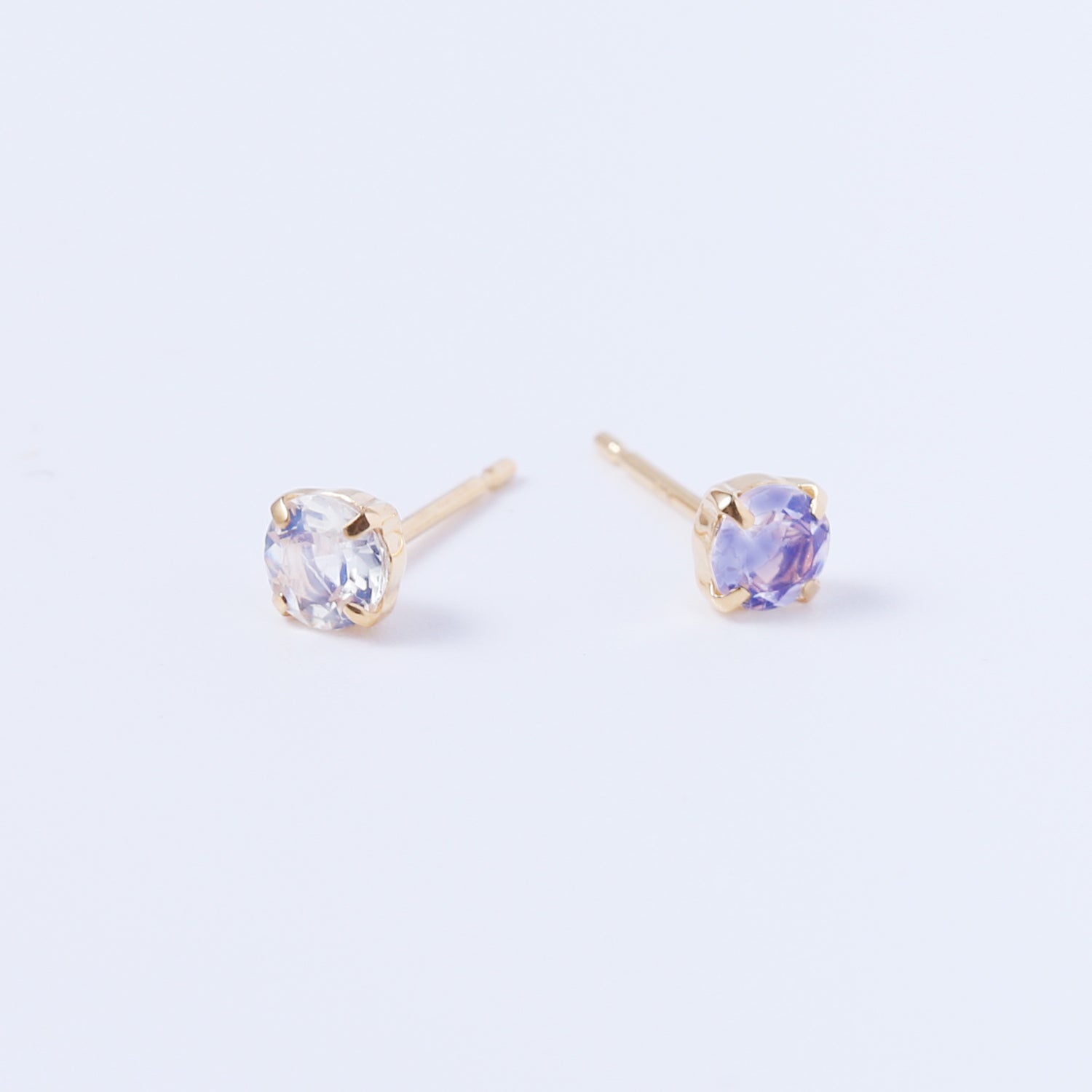 K18ロイヤルブルームーンストーンピアス