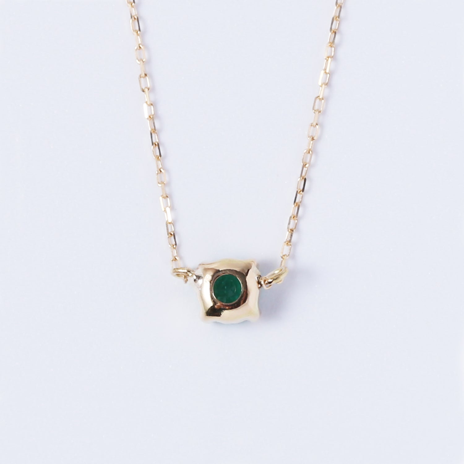 K18ラウンド型エメラルドネックレス