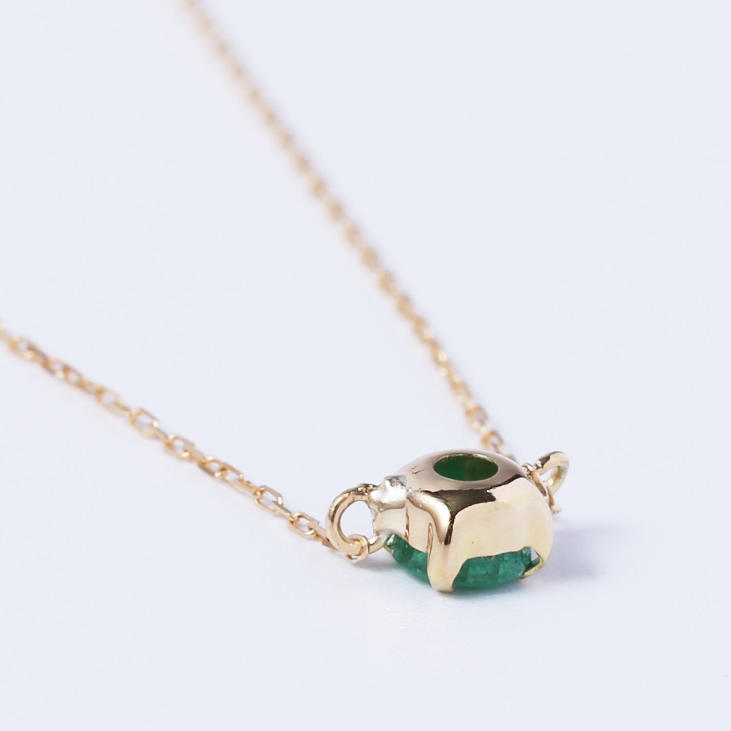 K18ラウンド型エメラルドネックレス