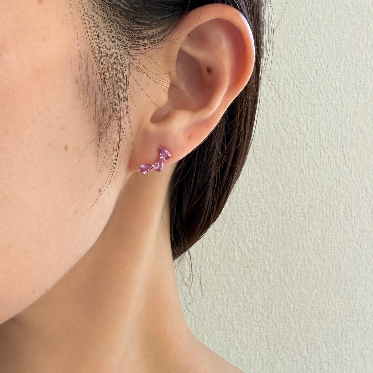 <NEW>K18ノーヒートパープルサファイアツユ3粒ピアス