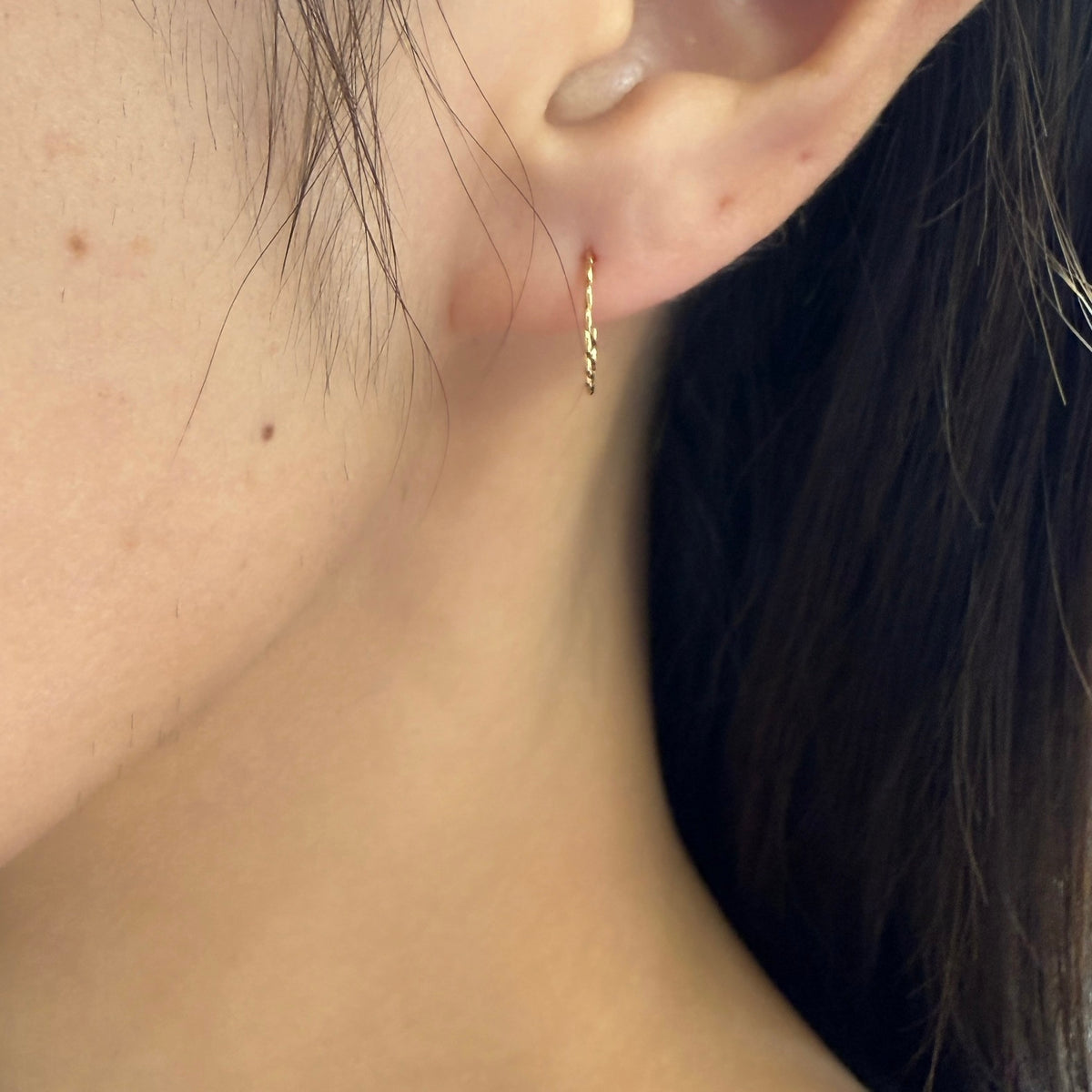 【お買い得ジュエリー】K18ツイストフープピアス