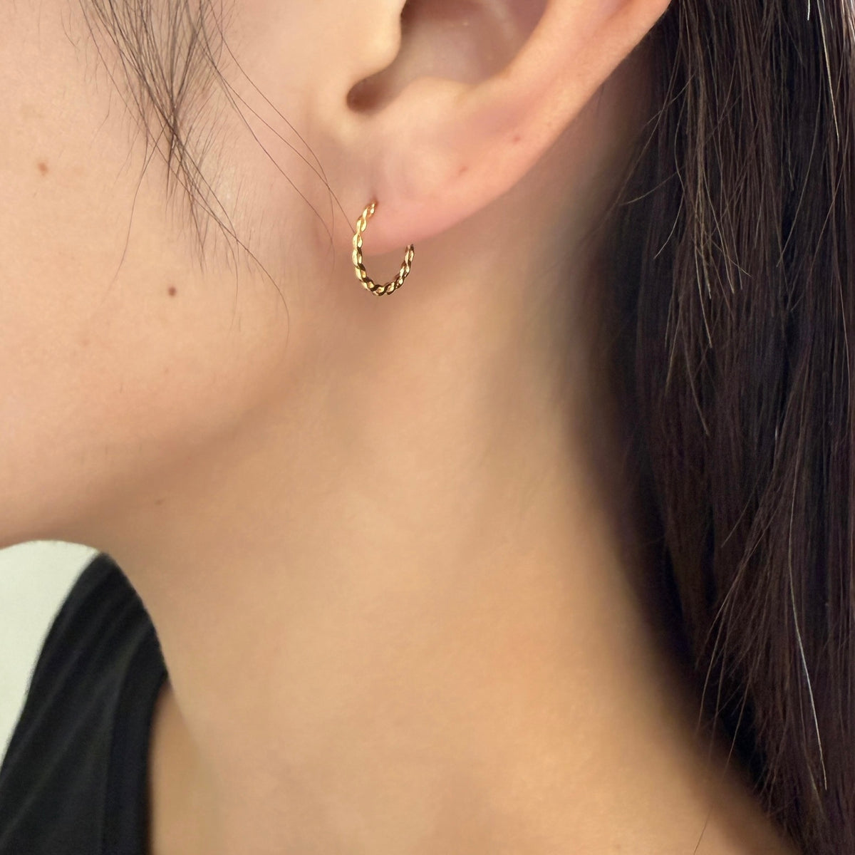 【お買い得ジュエリー】K18ツイストフープピアス
