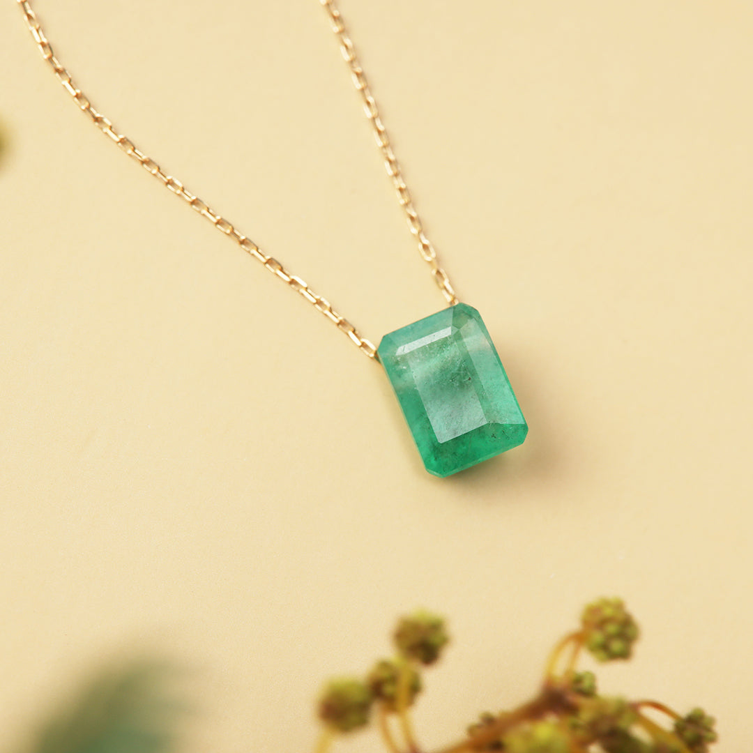 K18エメラルドネックレス