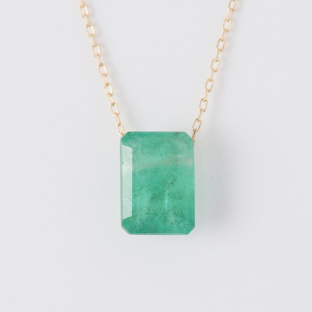 K18エメラルドネックレス