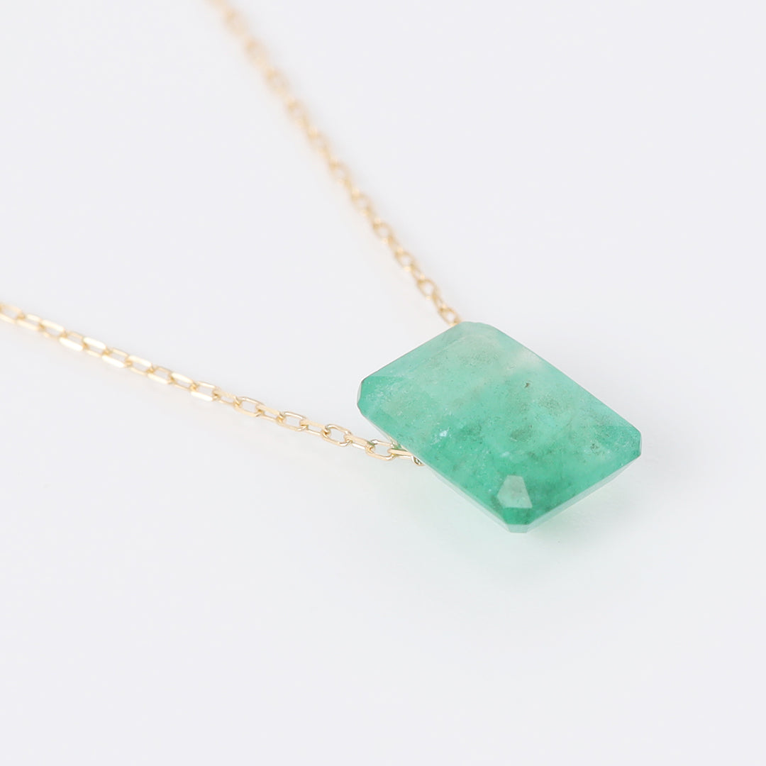 K18エメラルドネックレス