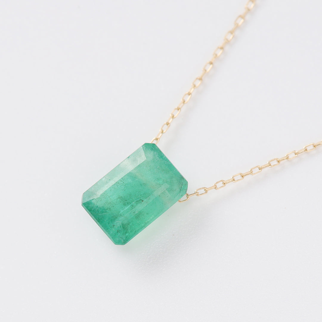 K18エメラルドネックレス