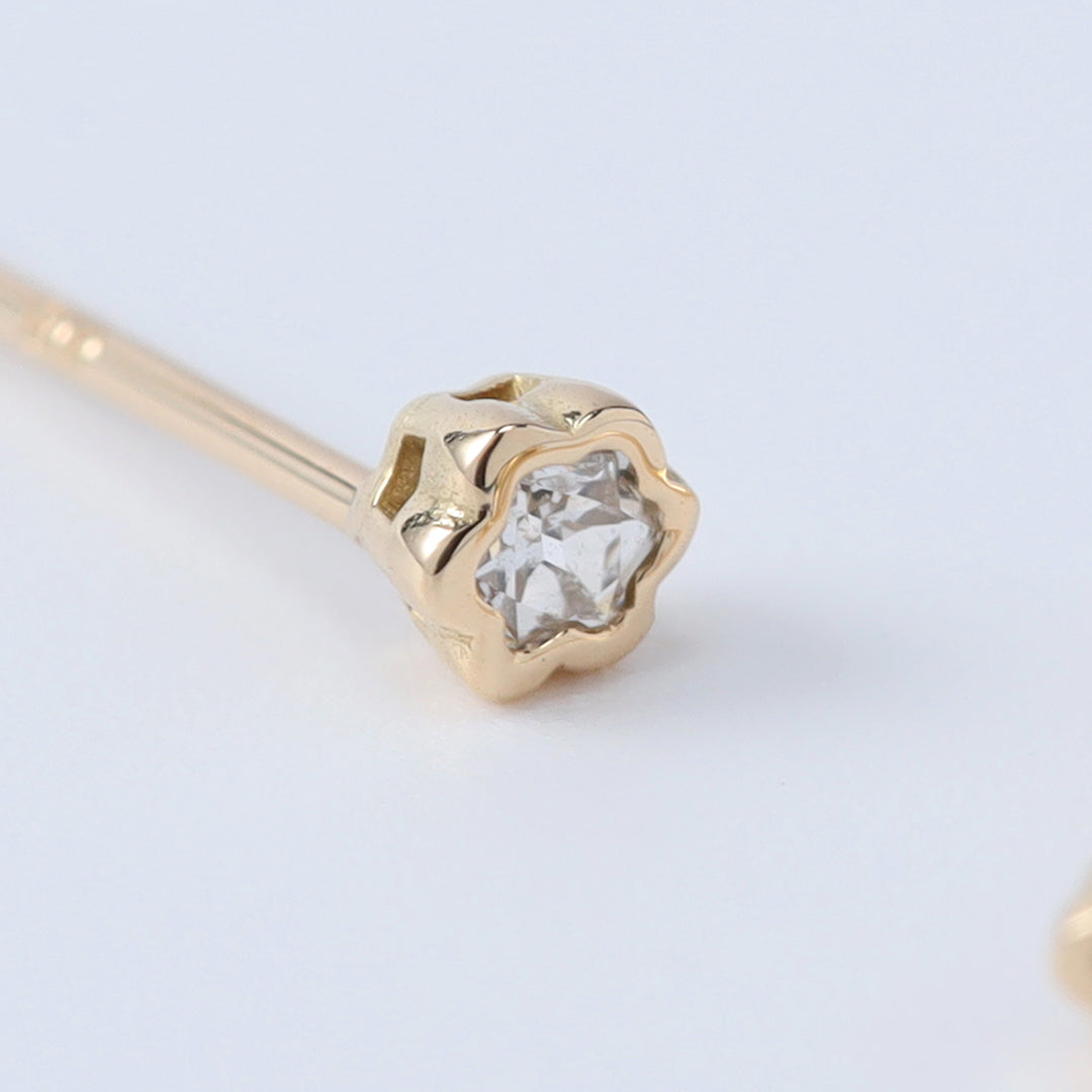 <NEW>K18フラワー型ダイヤモンドピアス