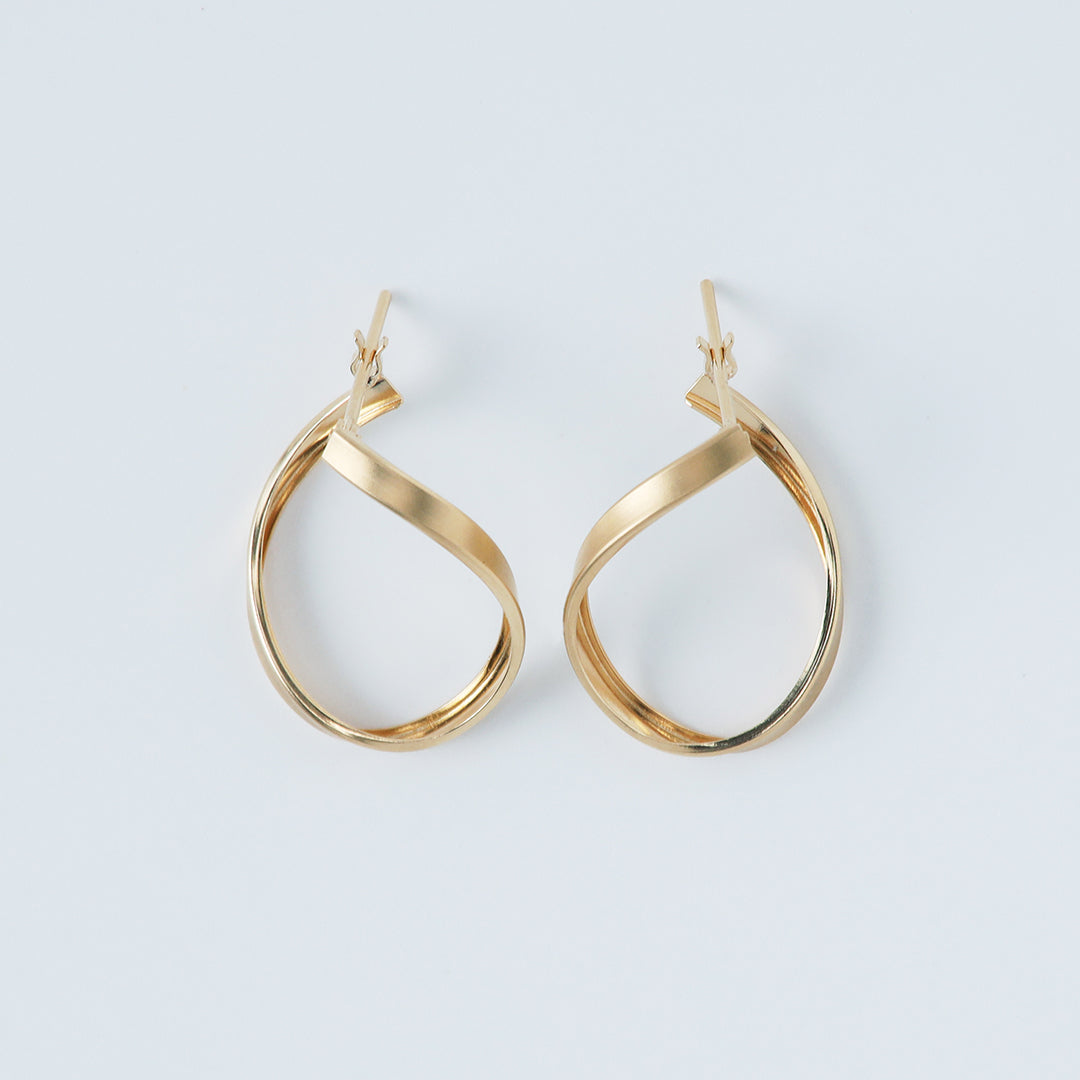 <NEW>K18サテンウェーブフープピアス