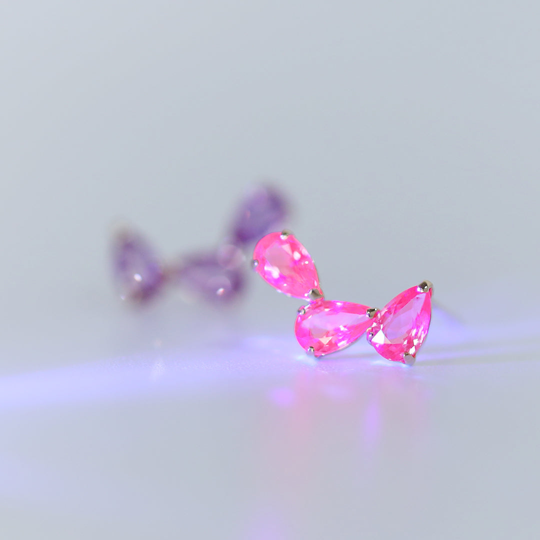 <NEW>K18ノーヒートパープルサファイアツユ3粒ピアス