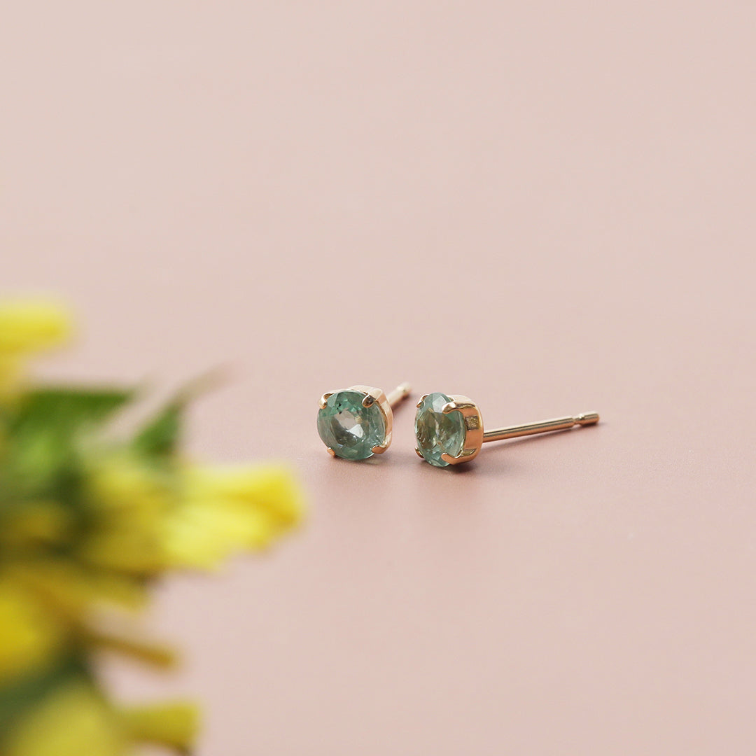 K18ミントカヤナイトピアス