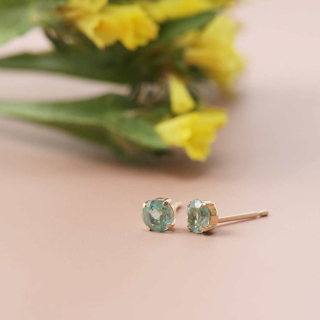 K18ミントカヤナイトピアス