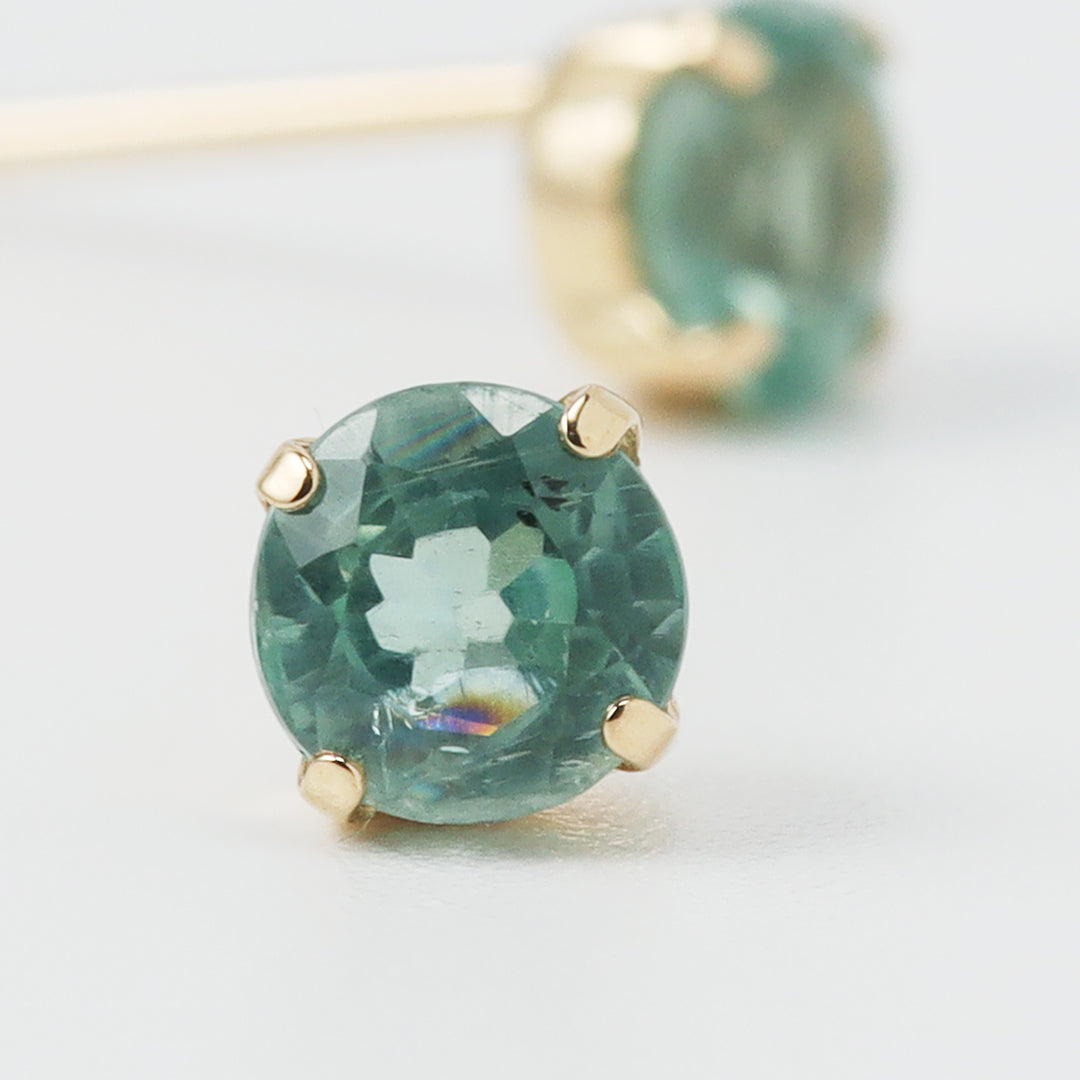 K18ミントカヤナイトピアス