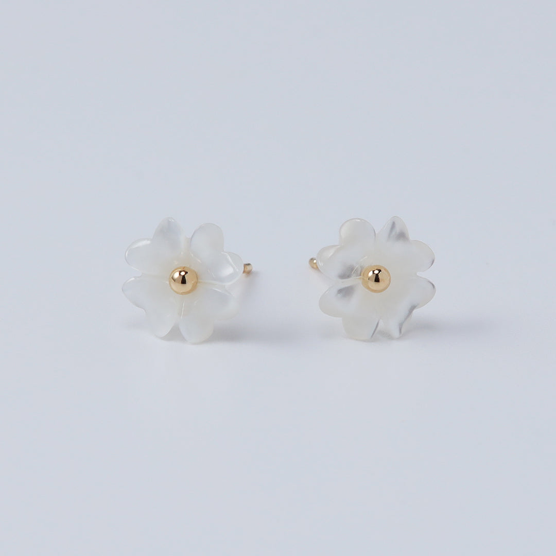K18白蝶貝フラワー小(4枚)ピアス