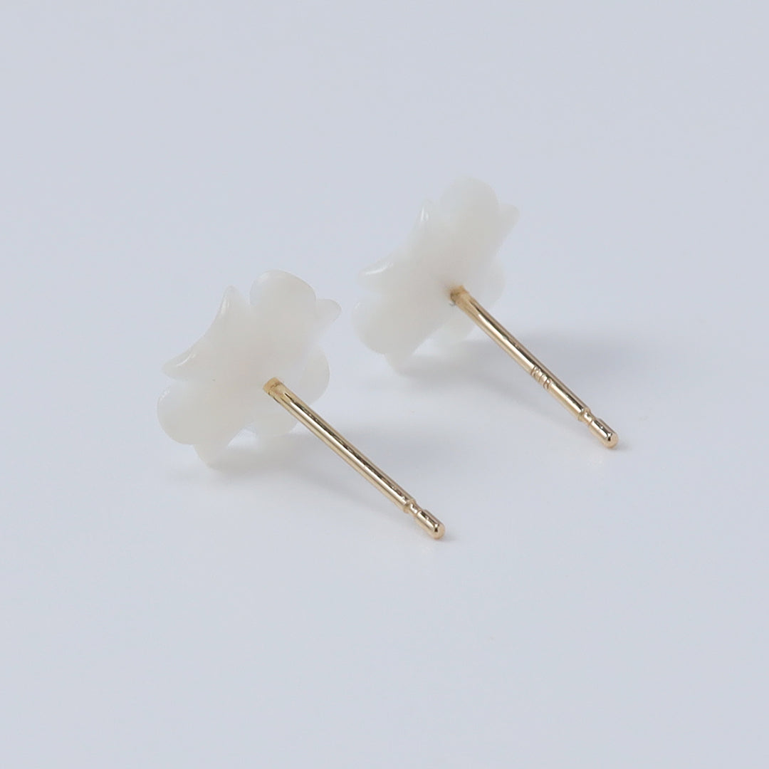 K18白蝶貝フラワー小(4枚)ピアス