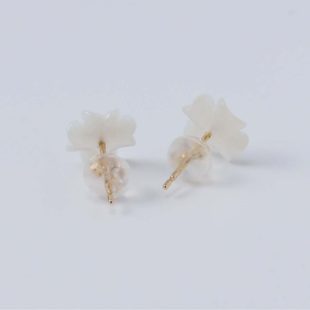 K18白蝶貝フラワー小(4枚)ピアス