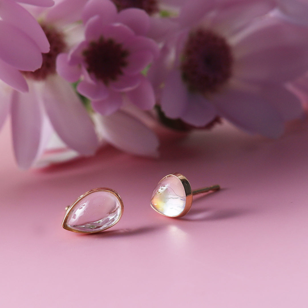 K18レインボームーンストーンツユ手巻きピアス