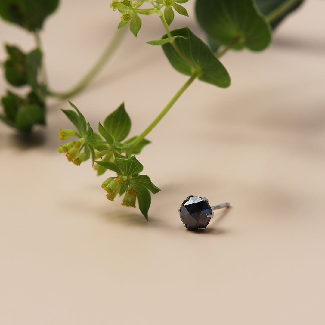 Pt900ブラックダイヤピアス(片耳)