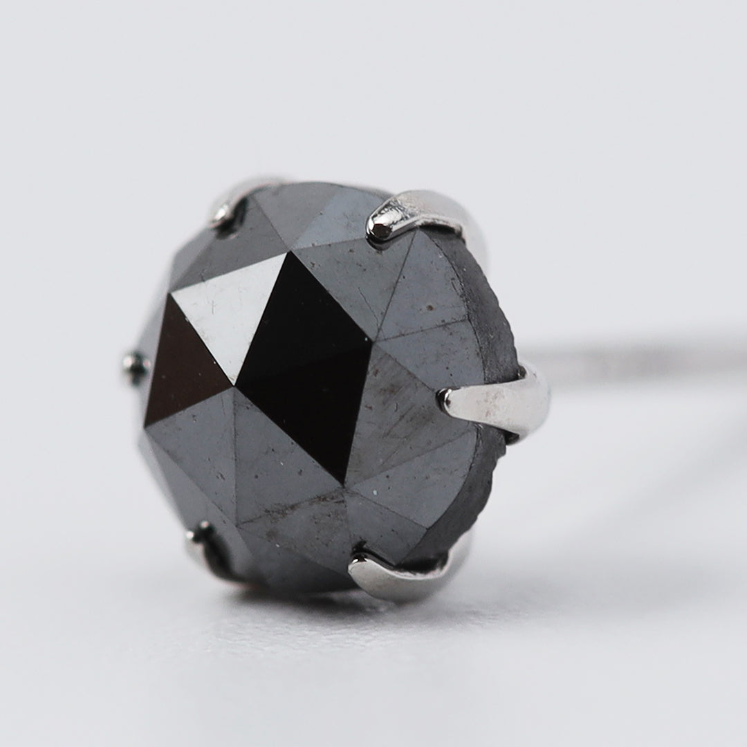 Pt900ブラックダイヤピアス(片耳)