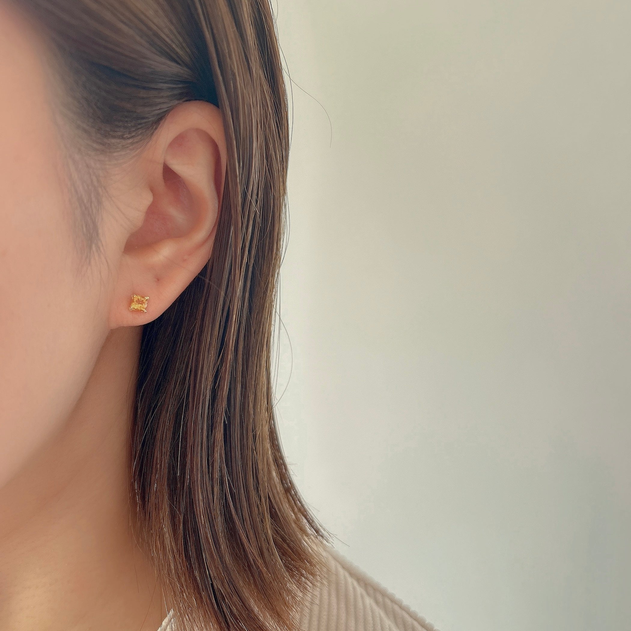 K18シトリンクッションピアス