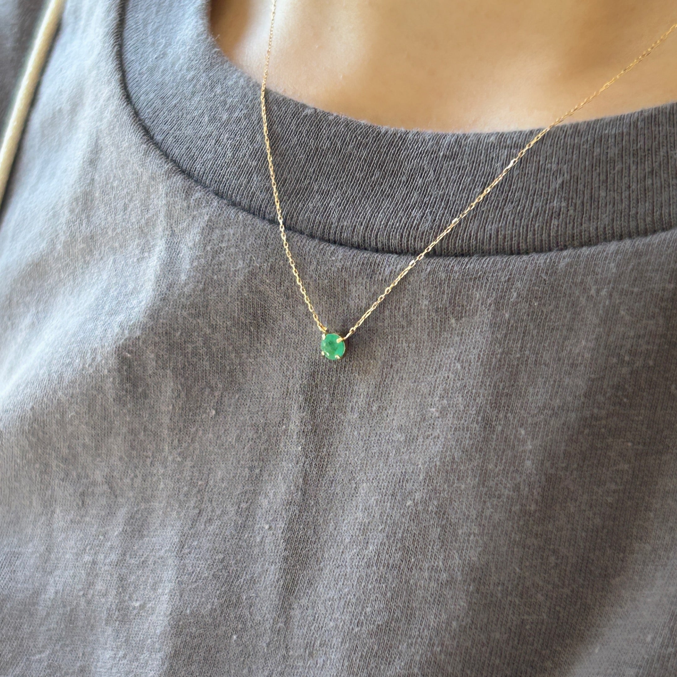 K18ラウンド型エメラルドネックレス